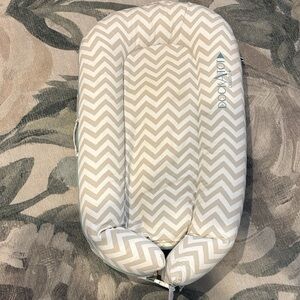 DockATot Deluxe Chevron Lounger